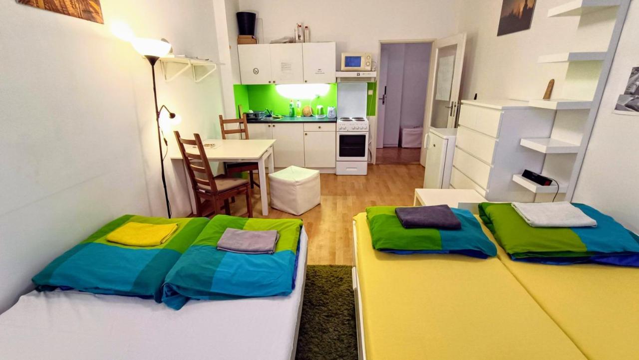 Nice Apartment By The Center Praha Bagian luar foto