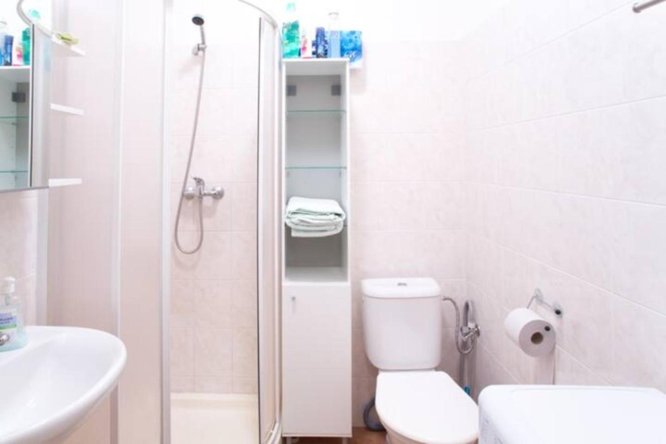 Nice Apartment By The Center Praha Bagian luar foto